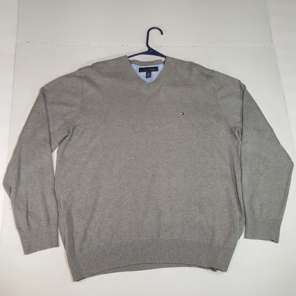 Tommy Hilfiger Men's XL V-Neck Sweater EUC